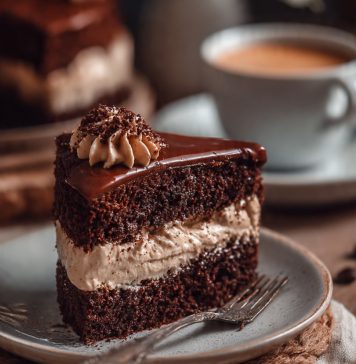 Aprenda com O Cheffe a fazer Bolo de Chocolate com Recheio Cremoso de Café
